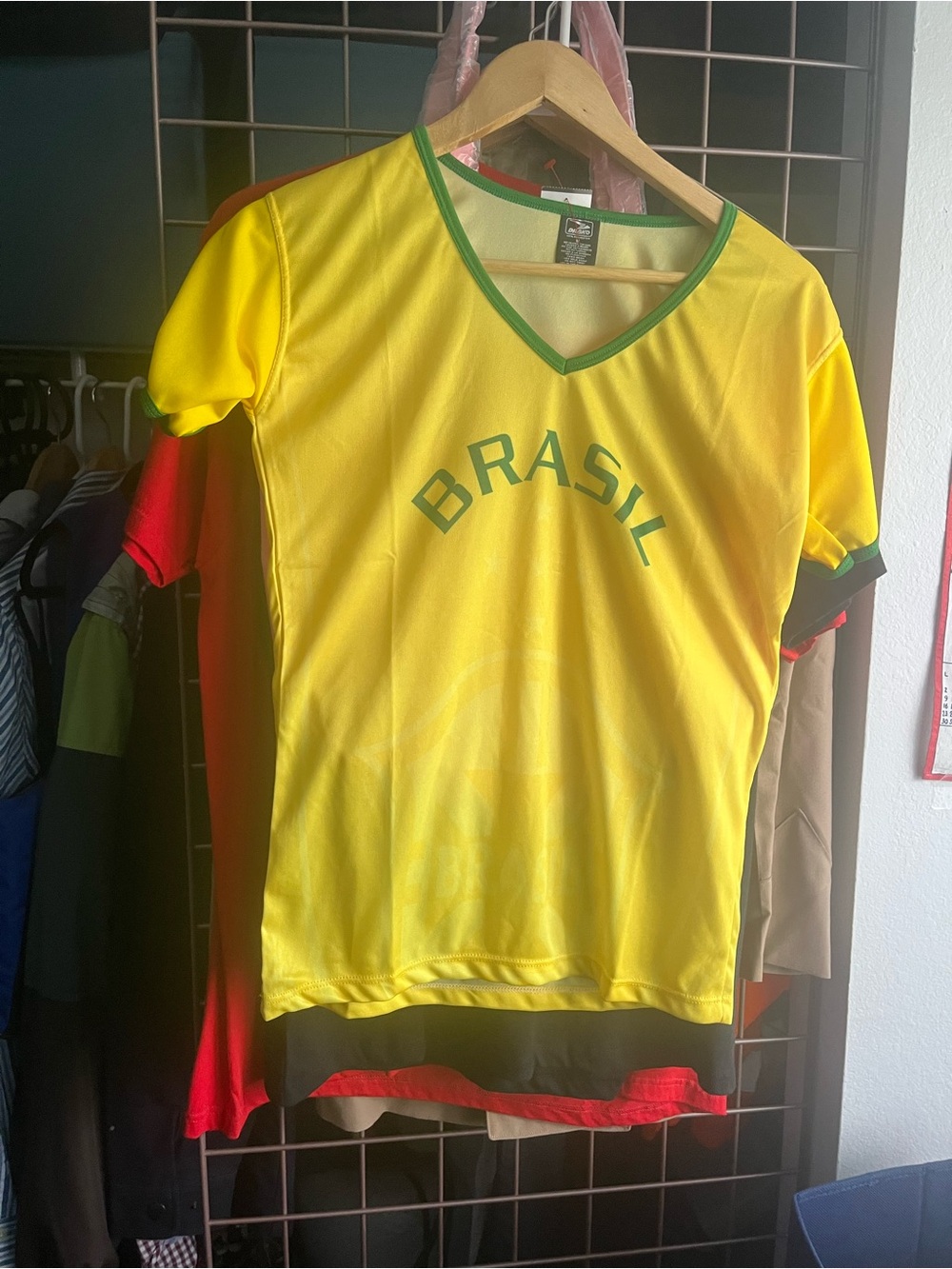 Brazil sports women’s V-neck t-shirt size Medium New
